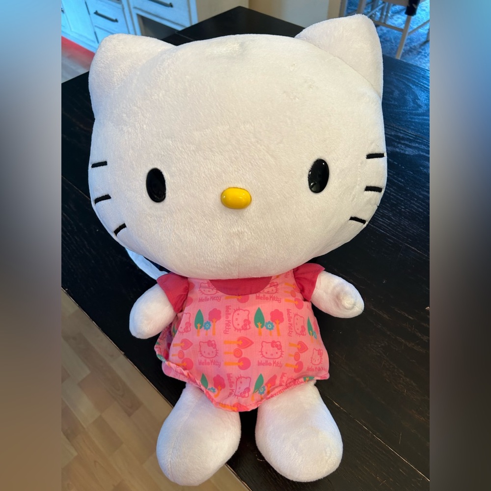 Oversized plush Hello Kitty